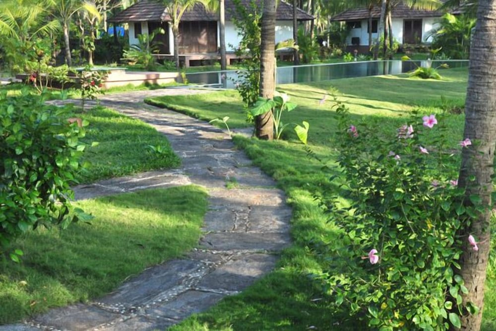 KANAN BEACH RESORT 24/44