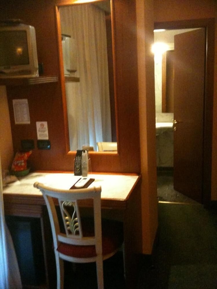 Arcadia Hotel 43/48