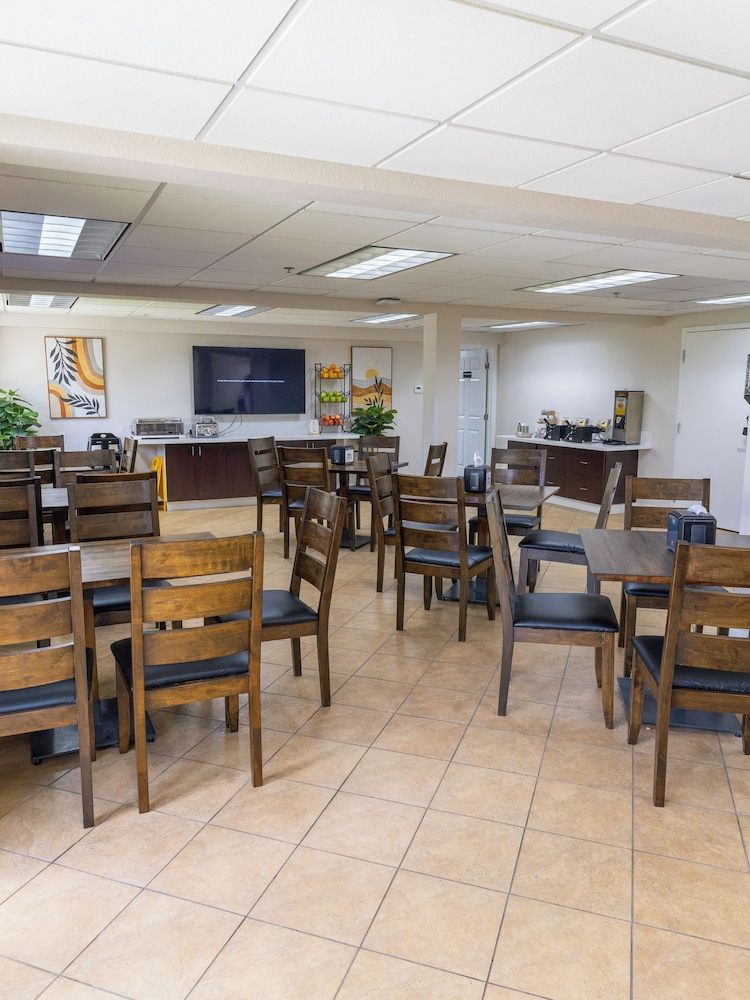 Riverleaf Inn Mission Valley 33/48
