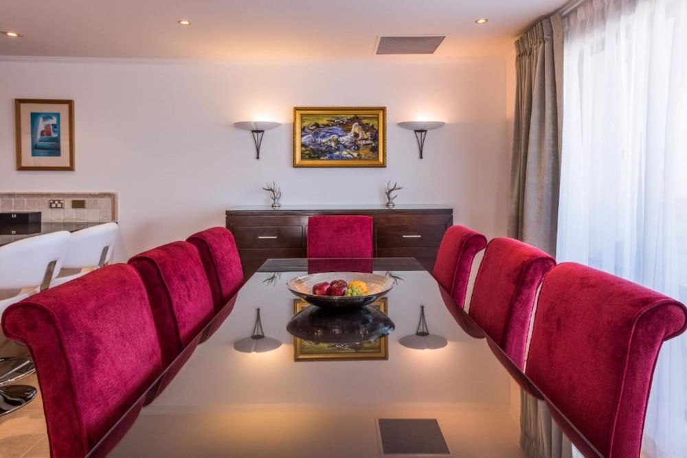 Fino Hotel And Suites 19/34