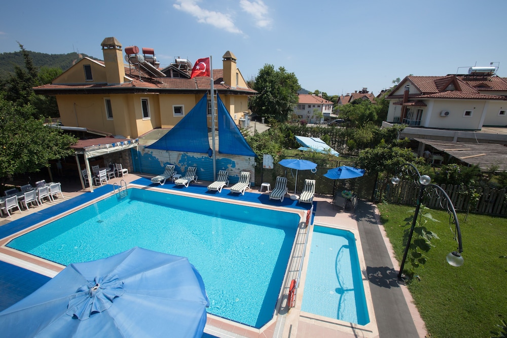 Dedeminn Garden Hotel 54/60