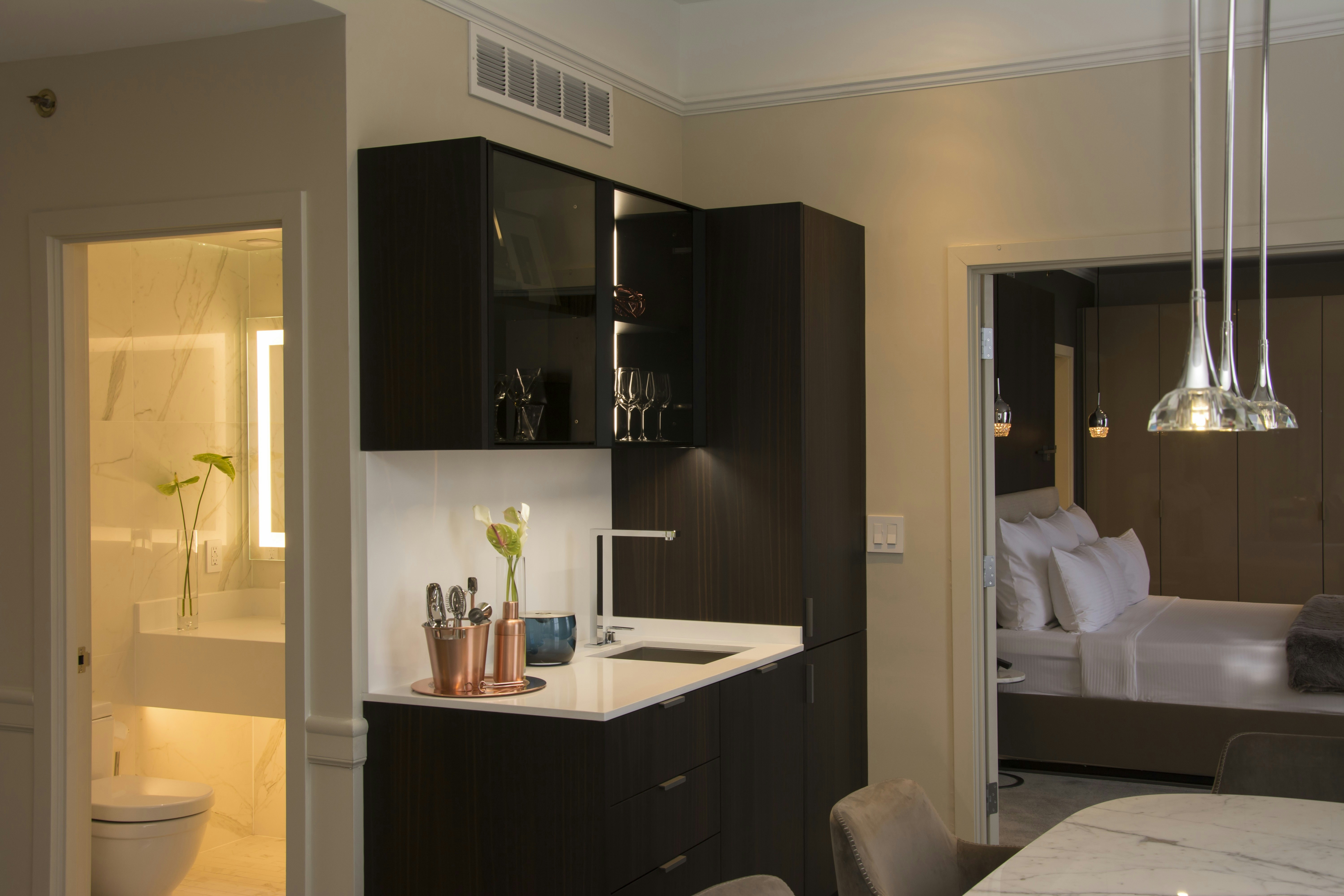 جناح رئاسي بسرير كينج، The Benson Portland, Curio Collection by Hilton 5/7