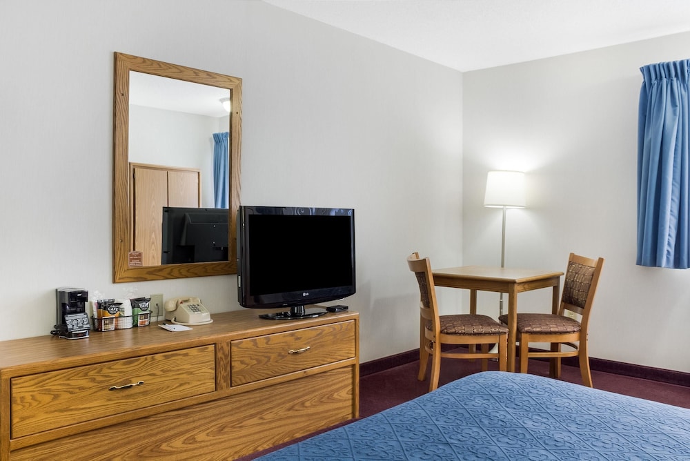 Everspring Inn Suites Hill City 54/61