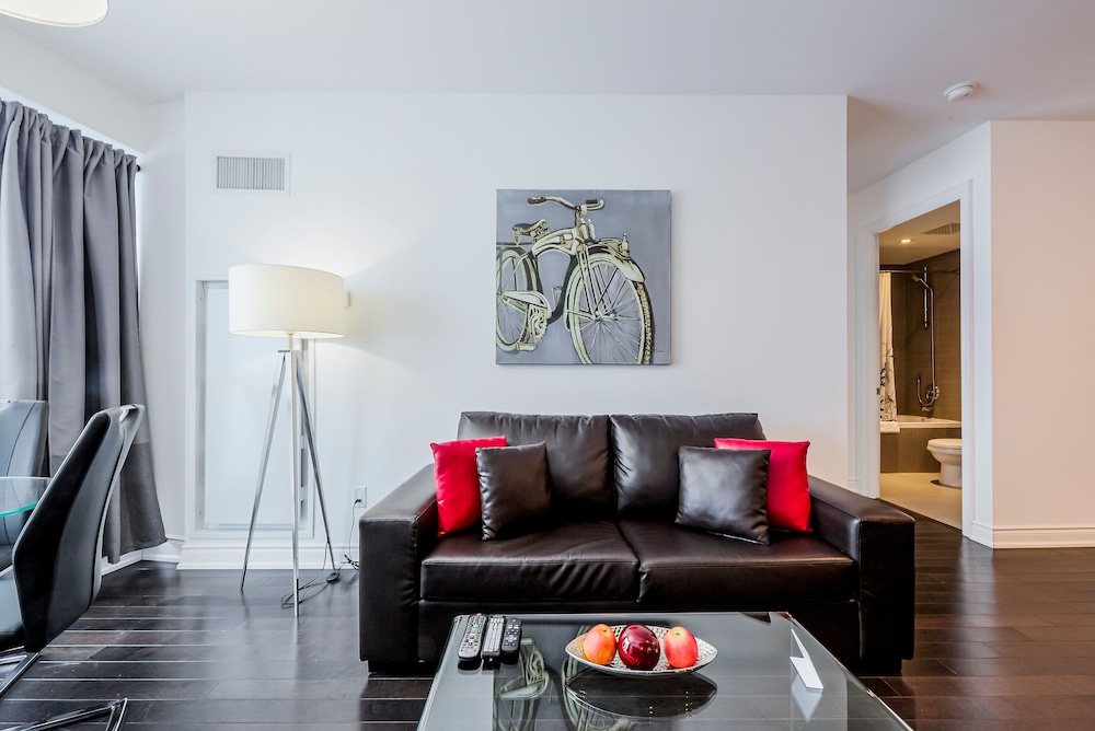 Canada Suites on Bay 36/50