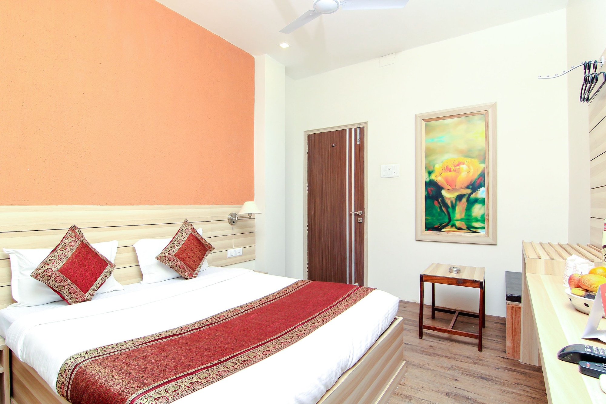 DELUXE, DOUBLE BED
