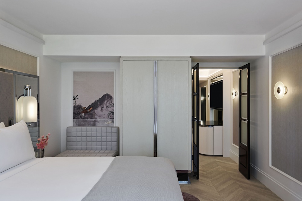 BOULEVARD, SUITE