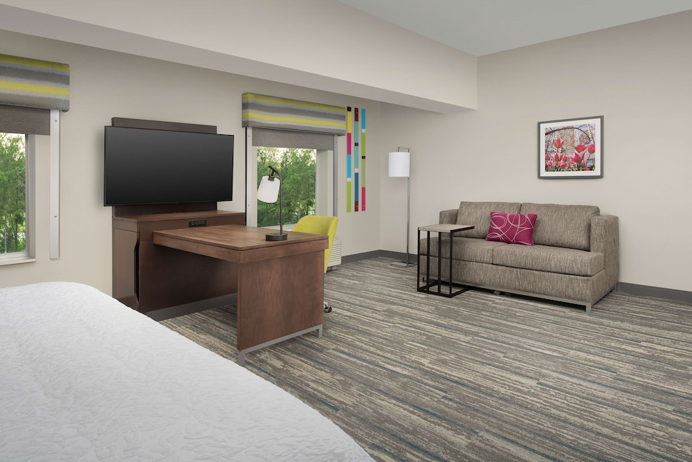 Hampton Inn Suites Charlotte Airport Lake Pointe 16/38