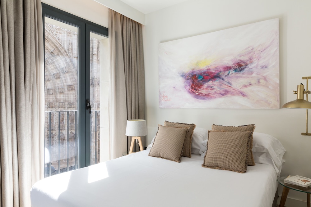 PUERTA CATEDRAL SUITES 15/50