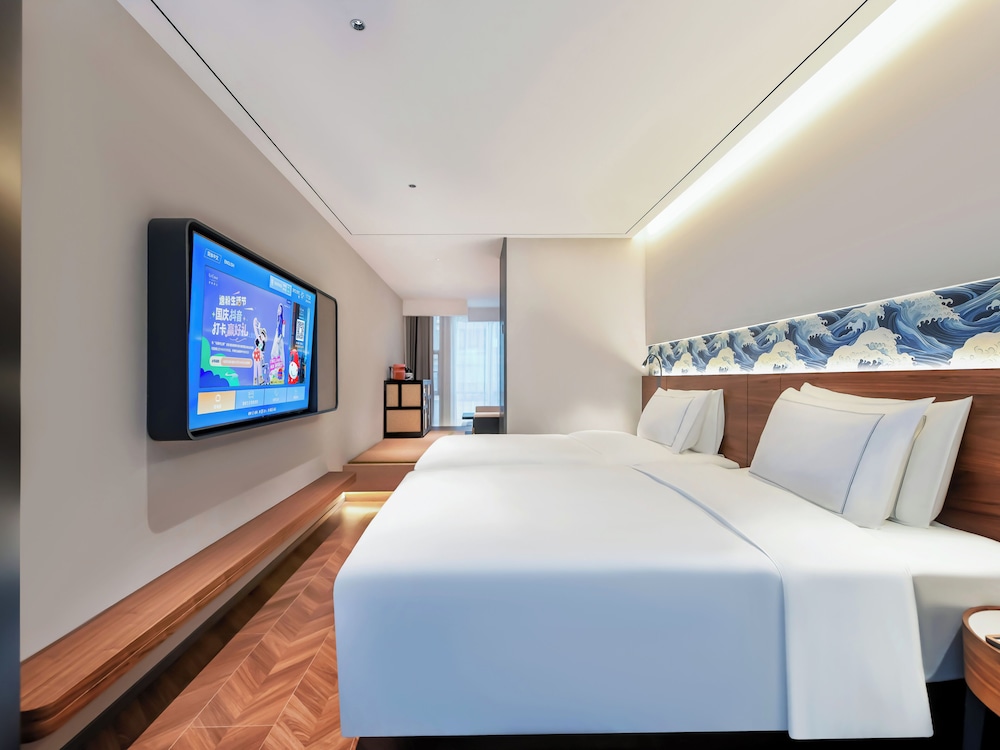 UrCove by Hyatt Chongqing Jiefangbei Hongyadong 10/50