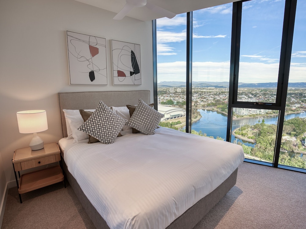Encore Broadbeach 8/50