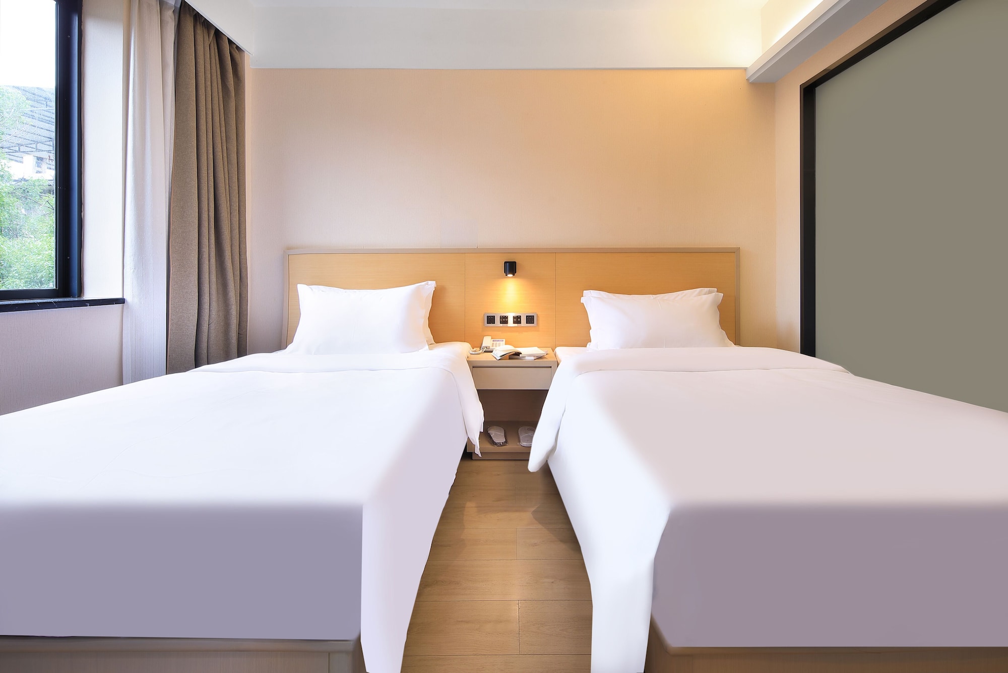 COMFORT, TWIN BEDS