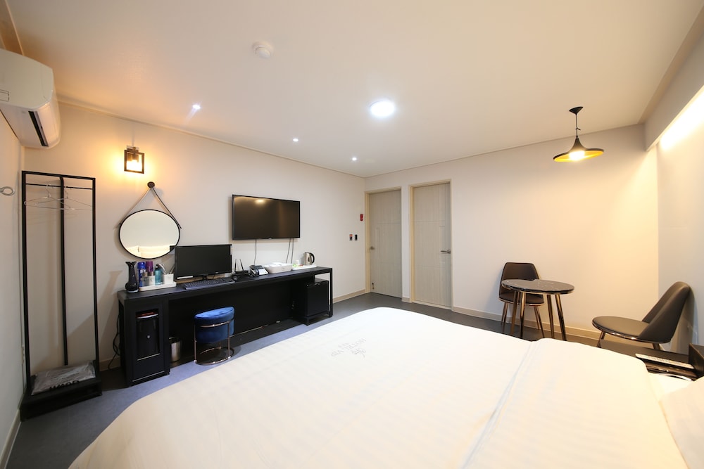 Vip Hotel Mok-Po 27/59