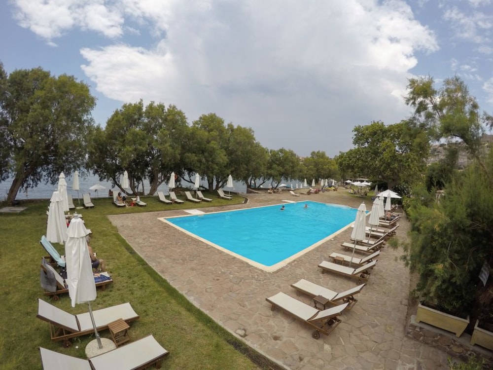 Olive Press Hotel 38/50