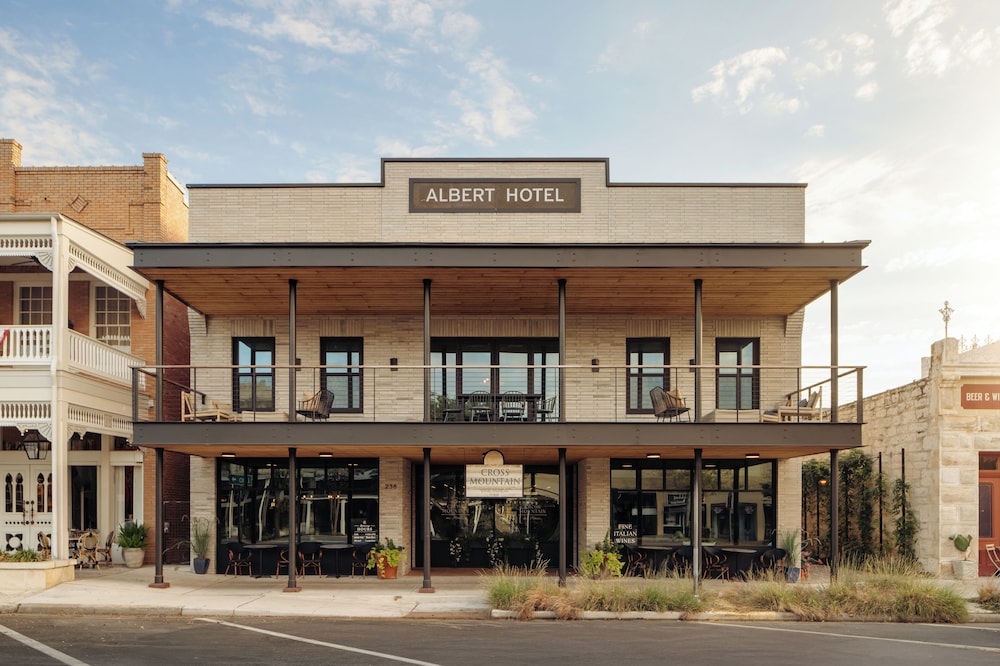 Albert Hotel 1/45