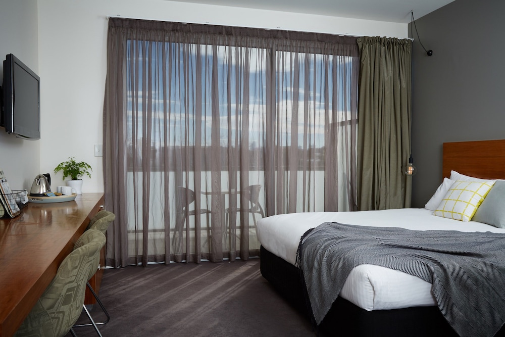 Cosmopolitan Hotel and Apartments 26/65