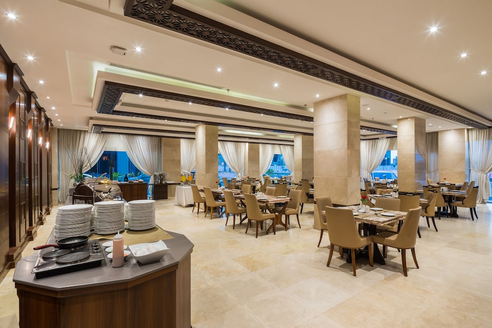فندق نافيتي ورويك الخبر(Naviti Warwick Al Khobar Hotel) 36/39