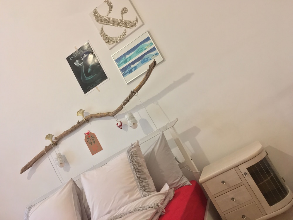 Gaia Hostel 18/50