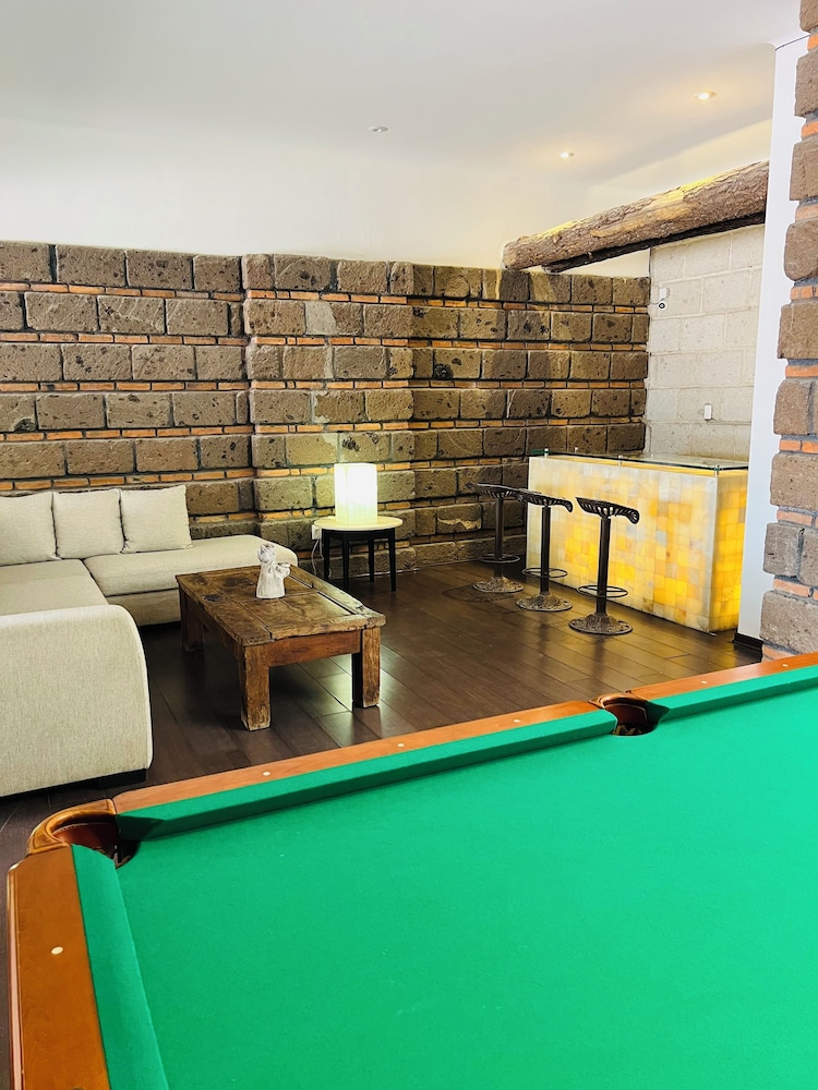 QA Hotel 50/50