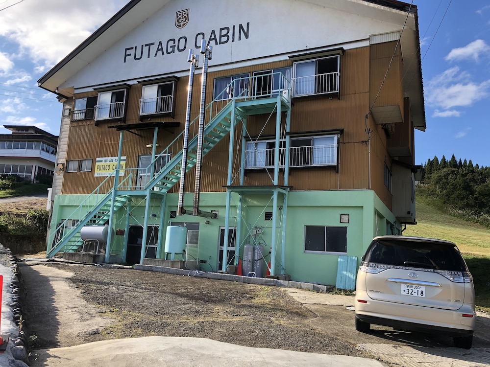 Futago Cabin 3/50