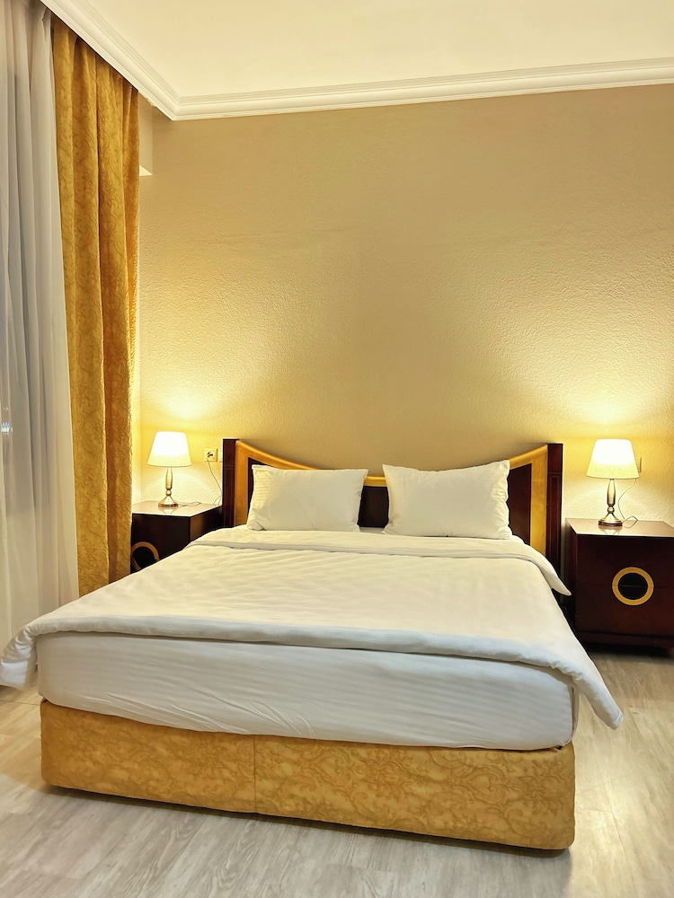 The Crown Hotel 10/50