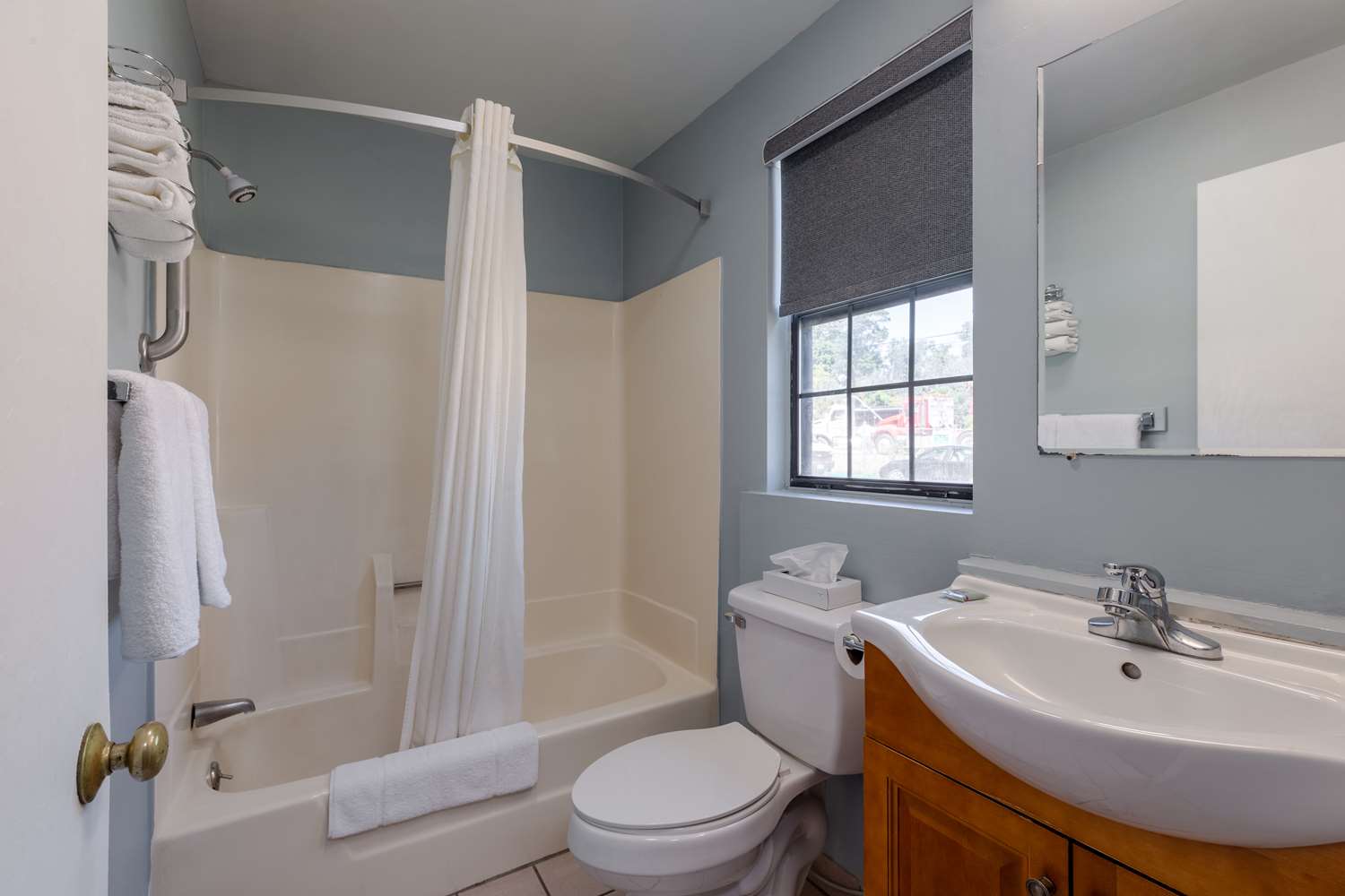 جناح بسرير كوين للمدخنين، Knights Inn North Attleboro 3/3