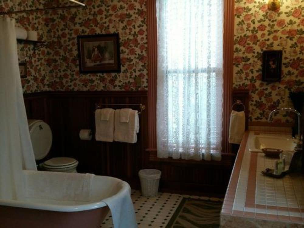 Geiger Victorian Bed and Breakfast 25/25
