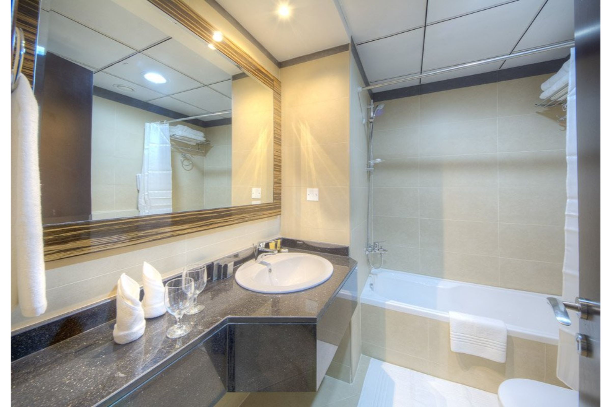 Orchid Vue Hotel 37/37