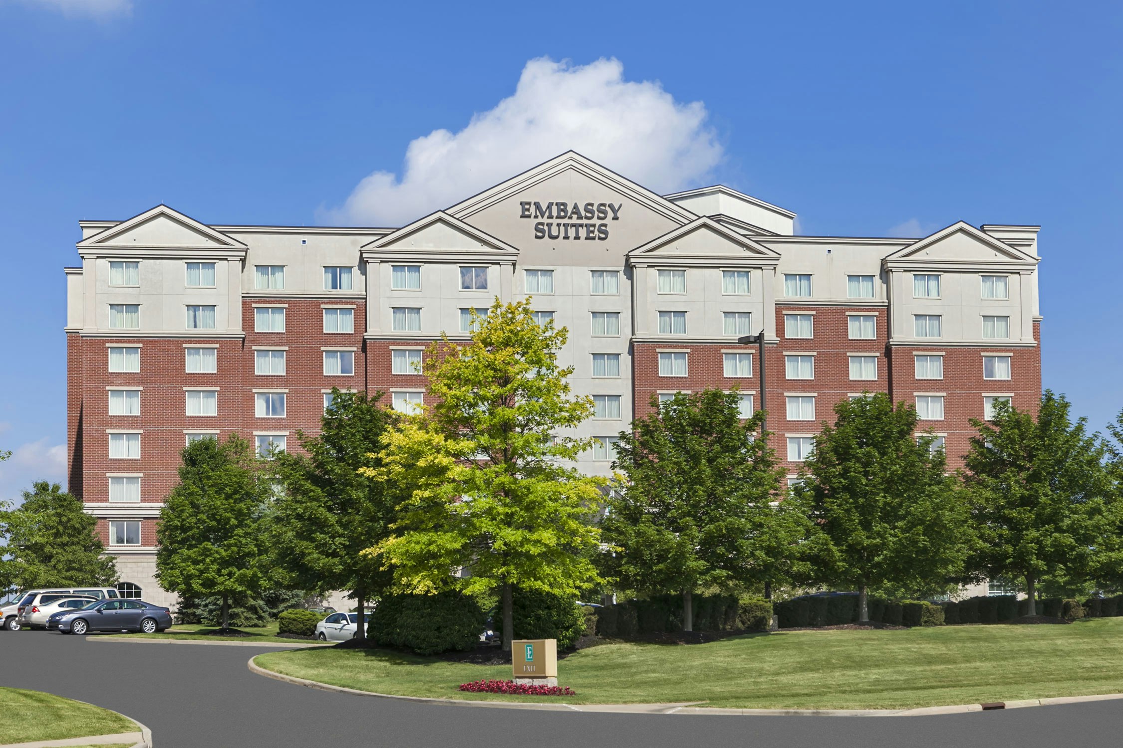 Embassy Suites by Hilton Cleveland Rockside 32/33