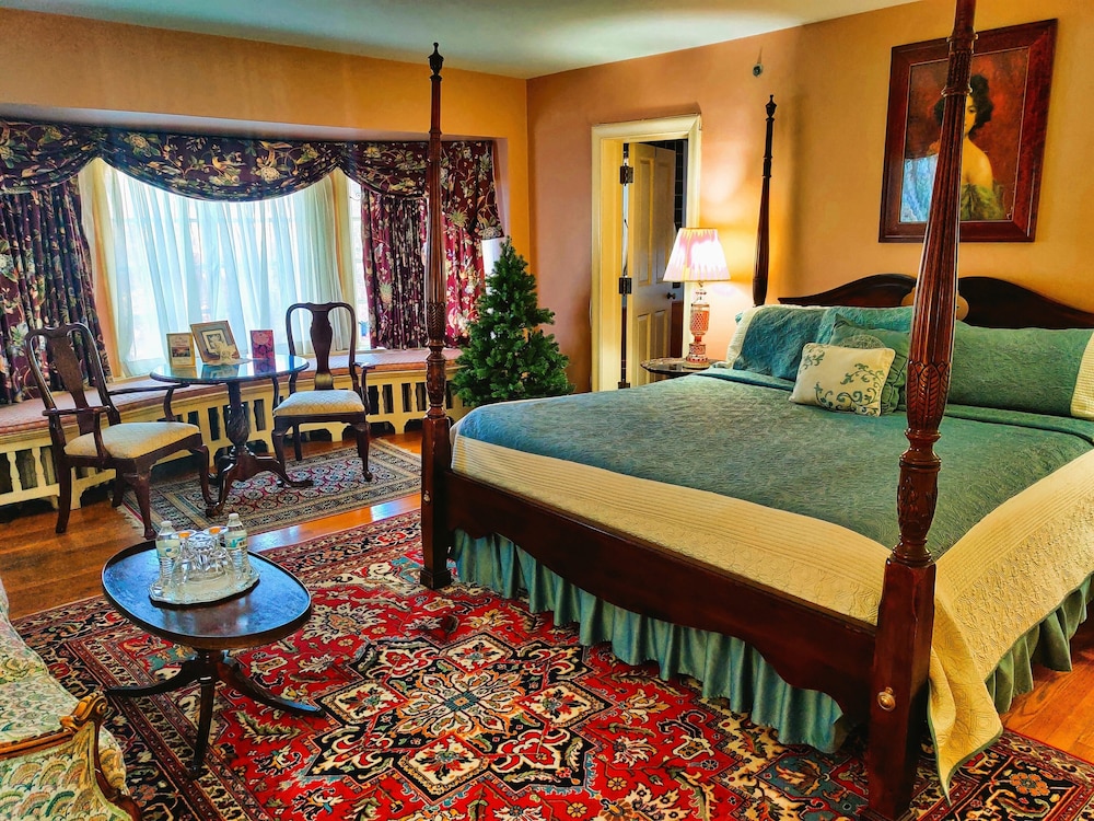 Montague Inn 25/73
