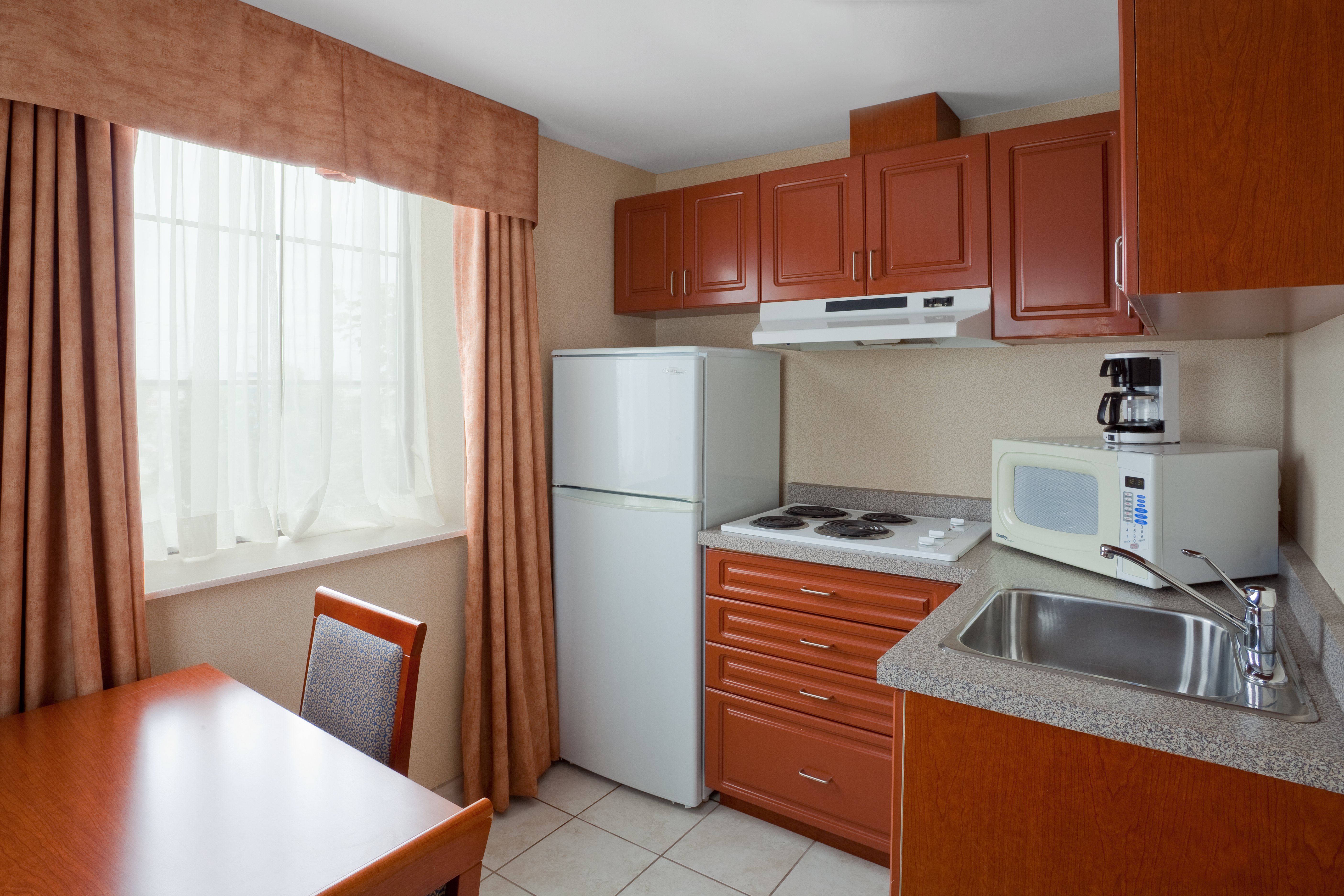 Holiday Inn Express Barrie 75/75