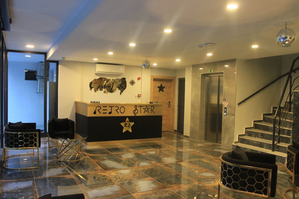 Retro Star Suites 5/38