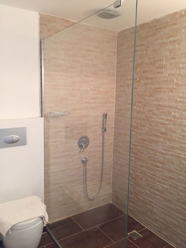 Pataros Hotel 41/49