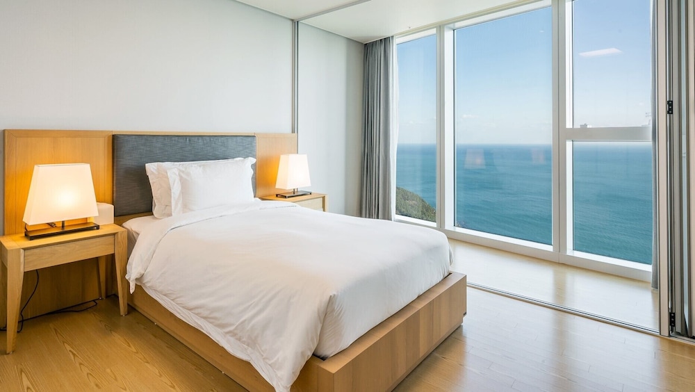 SUPERB, SUITE, OCEAN VIEW, HARBOUR VIEW
