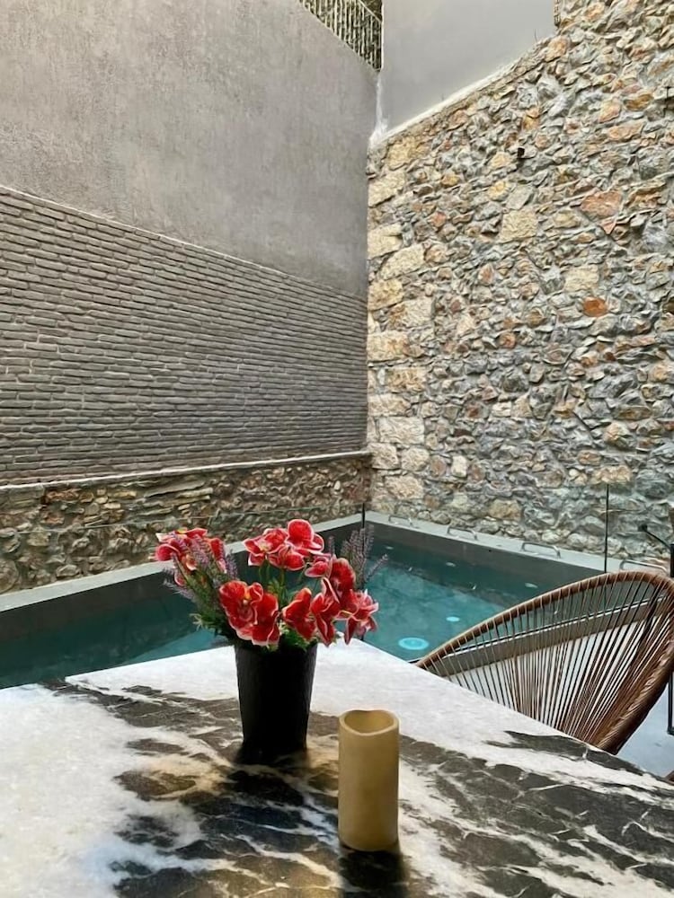 Art Hotel Athens 44/50