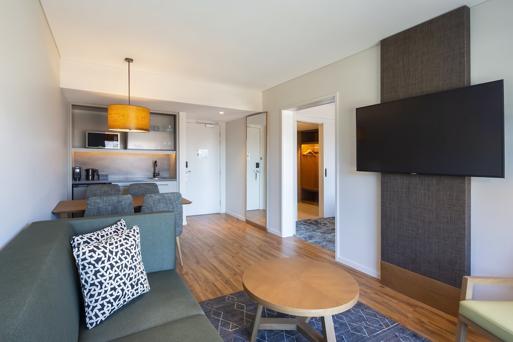 Holiday Inn Express And Suites Queenstown 55/79