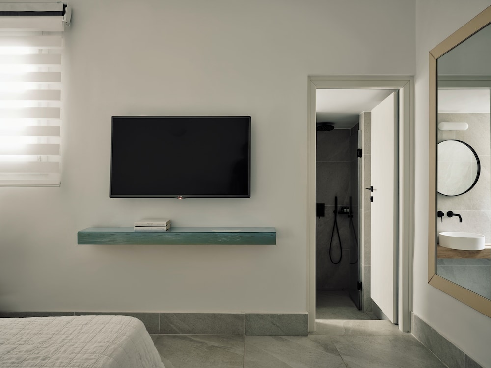 Acteon Hotel 42/52
