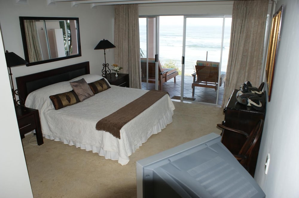 The Pink Lodge On The Beach 4/40