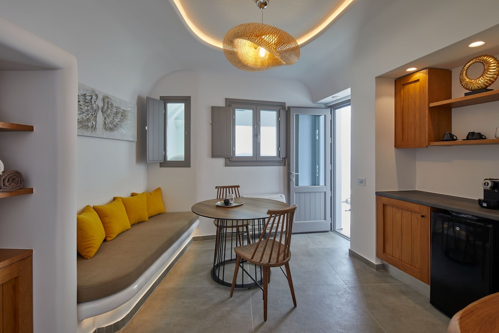 Allure Breeze Suites 64/79
