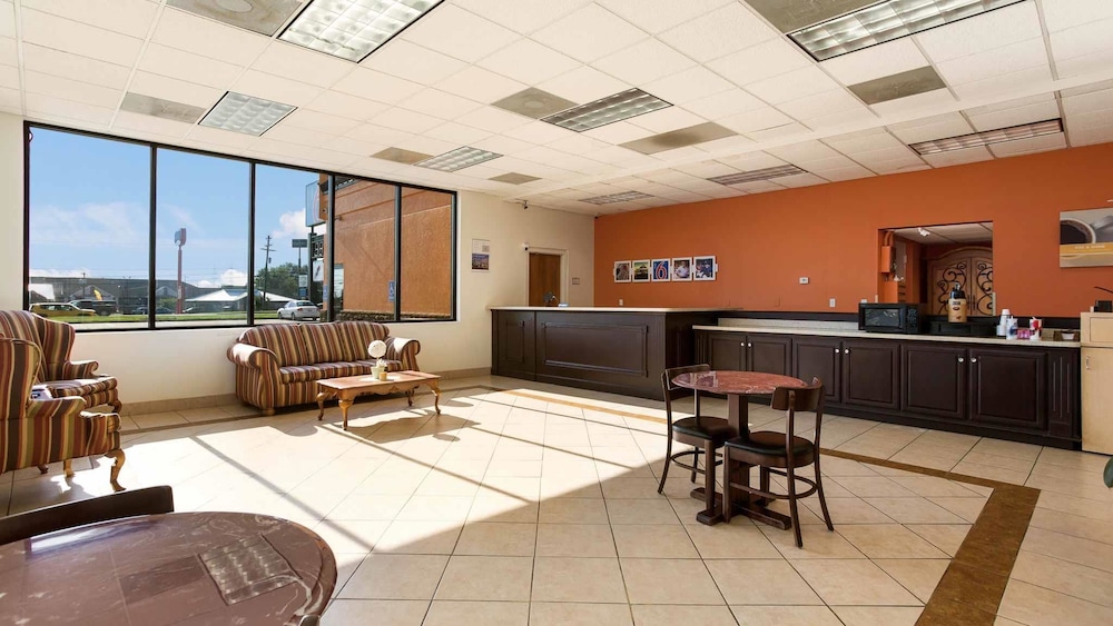 Lobby at Motel6 Clarksville, TN, CLARKSVILLE - TN
