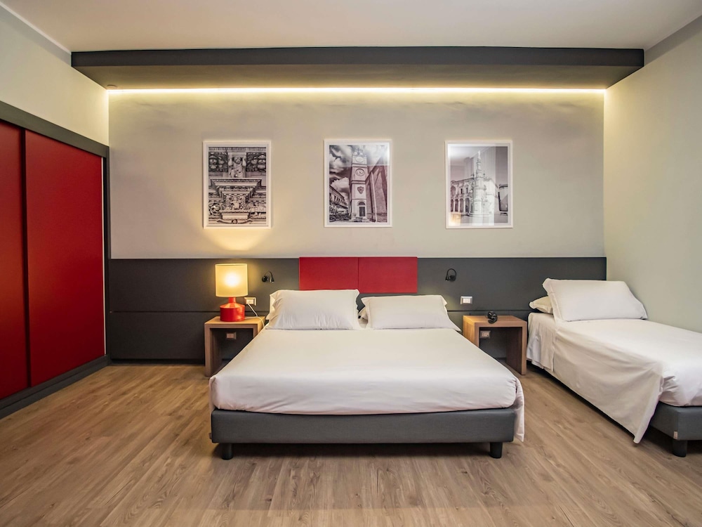 Superior, 1 Double and 1 Single or 3 Single Beds, Sofa