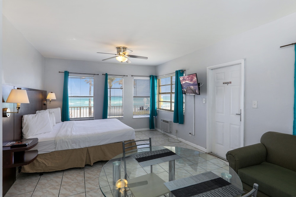 Hollywood Beach Hotels 82/92
