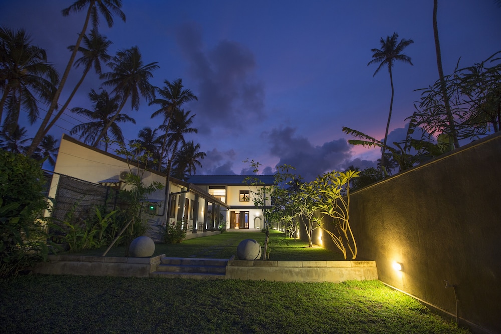 Parangi Weligama Bay 38/42