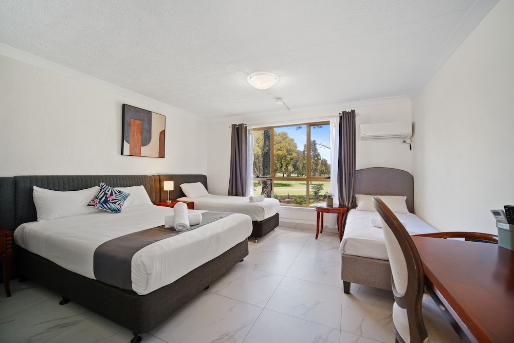 Golf Place Inn 8/50