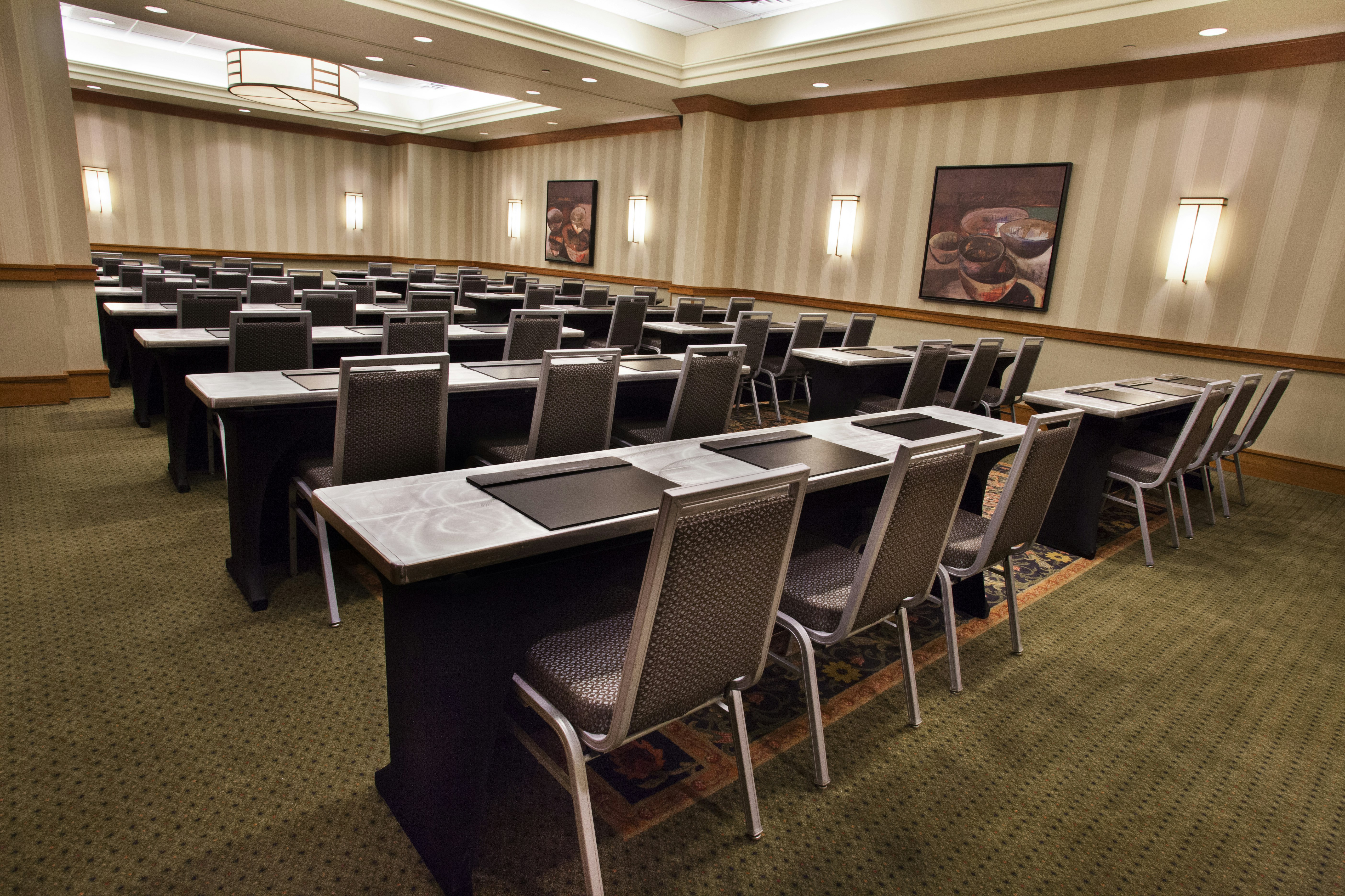 Hilton Chicago/Oak Brook Suites 39/56