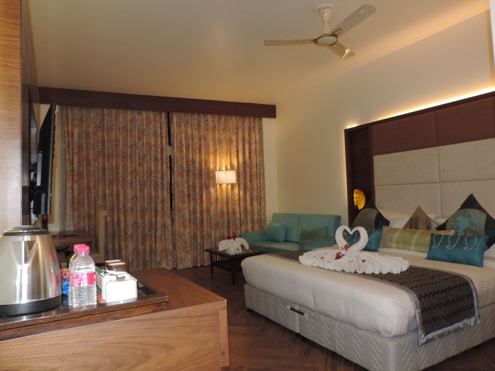 Room, King Bed, Forest View, Balcony