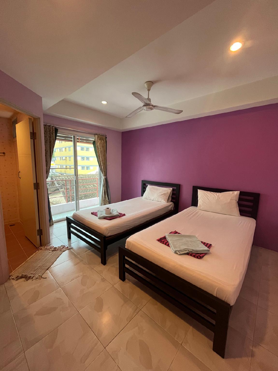 Room, Twin Beds, with Fan