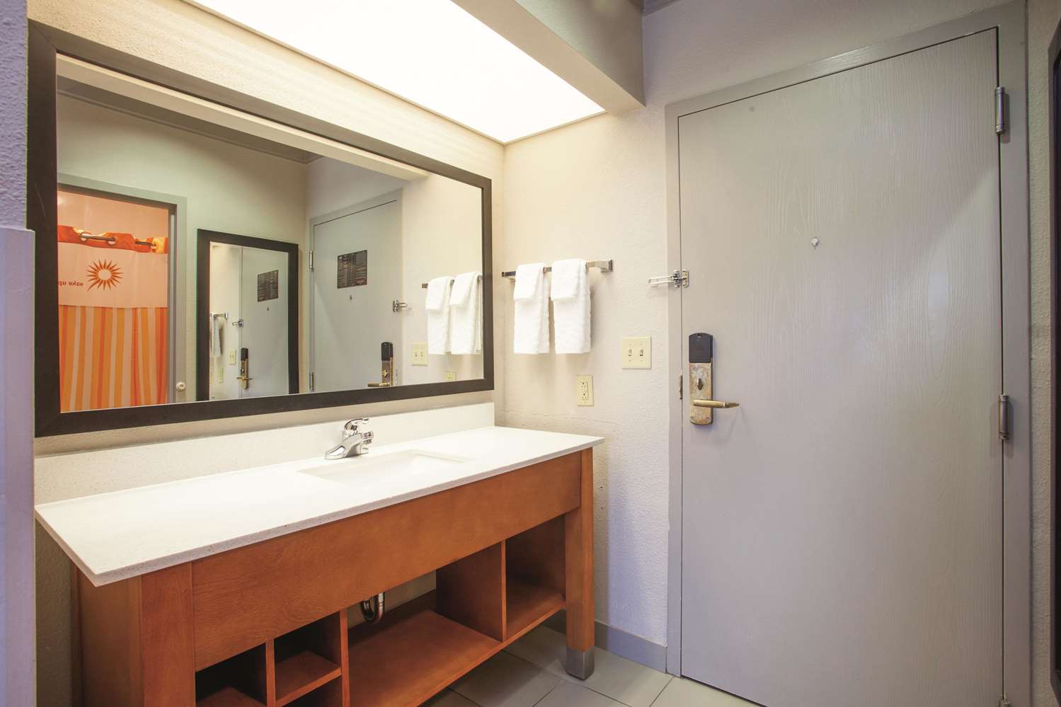 La Quinta Inn & Suites by Wyndham Jackson Airport 17/17