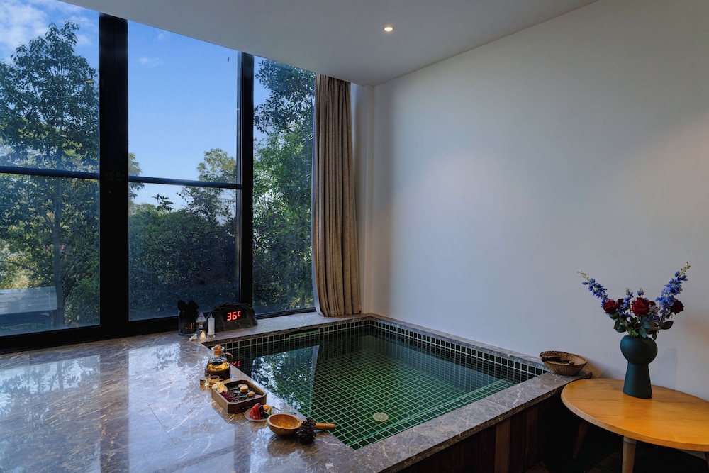 Meijie Mountain Hotspring Resort 12/43