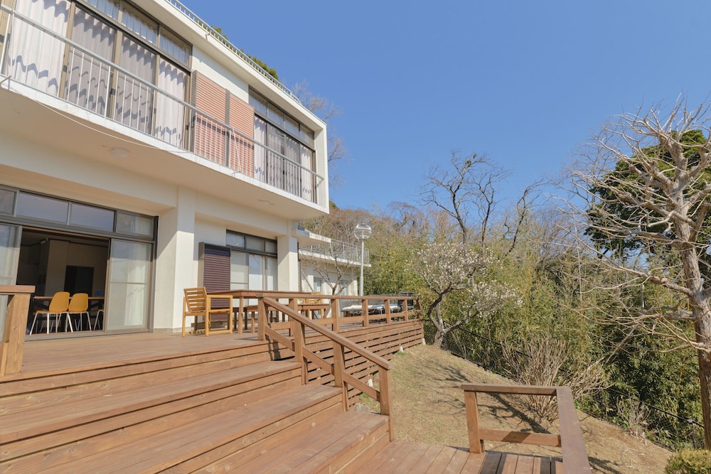 Open-Air Hot Spring Ryokan -Suikoen- [VR] 2/46