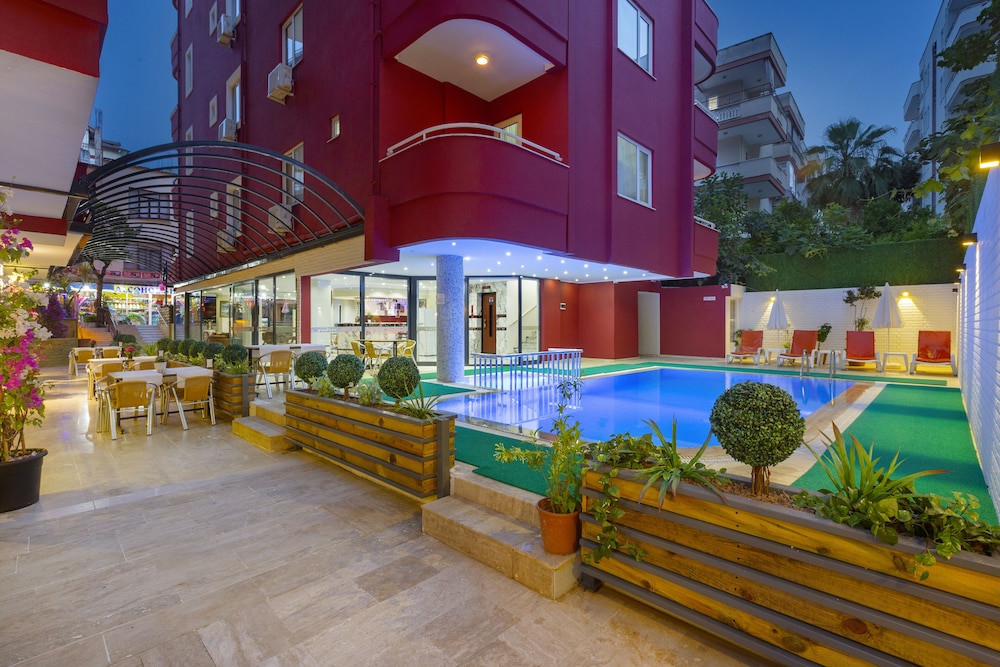 Twin Apart Hotel 53/59